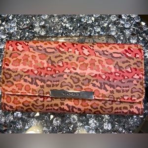 Ladies TAHARI tri-fold animal print wallet New